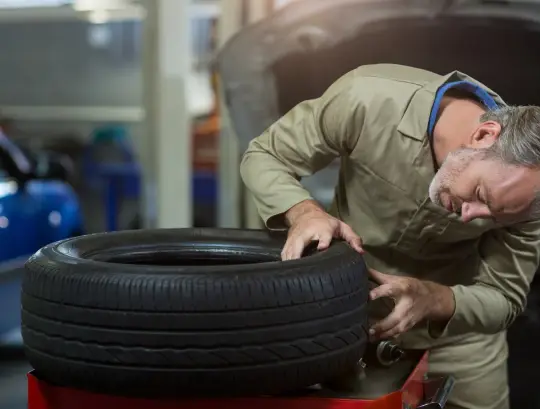Araç performansı, yol tutuşu ve sürücü güvenliği açısından lastiklerin durumu kritik öneme sahiptir. Bu nedenle periyodik lastik bakımları, aracın uzun ömürlü ve güvenli bir şekilde kullanılabilmesi için ihmal edilmemelidir.